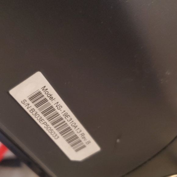 Insignia 19" LED TV NS-19E310A13 W/Remote - Picture 5 of 16